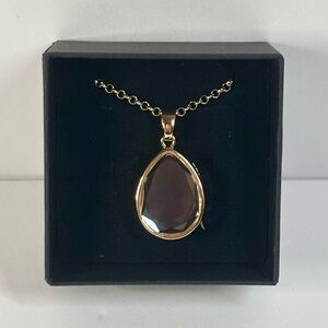 Tear drop-shaped faceted locket (empty)